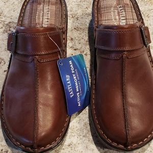 Eastland Mae Clog, Size 8